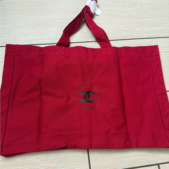 Brand new large Chanel Classic Red Tote Bag Gwp - Picture 1 of 3